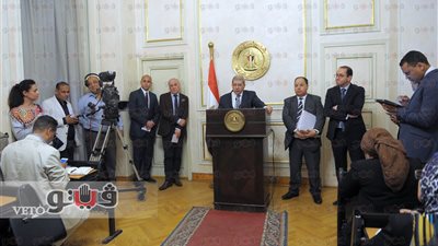 الحكومة ترفع الموازنة لـ«السيسي».. تريليون و188 مليار جنيه مصروفات و818 مليارا إيرادات.. 370 مليارا عجزا كليا بنسبة 9.1%.. و11 مليارا فائضا لأول مرة منذ 10 سنوات.. و604 مليارات متحصلات الضرا