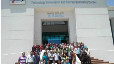 بالفيديو ..مركز الإبداع يُكرم مشروعات التخرج الفائزة فى مسابقة ابتكار 2012