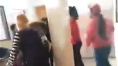 أمهات يلقنون معلما تحرش ببناتهن 