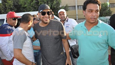 بالصور.. كاريكا ونجوم الأهلي يحضرون نهائي دورة الرواد