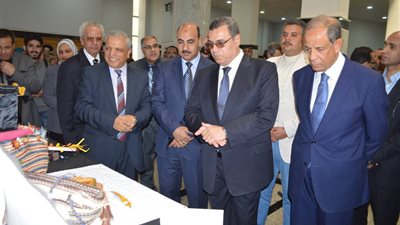 افتتاح معرض الملابس المخفضة السنوي بجامعة الفيوم