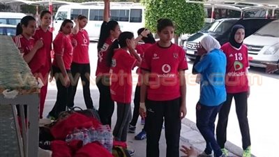 بالصور.. سيدات «طائرة الأهلي» يتدربن بجراج فندق الإقامة قبل «نهائي أفريقيا»