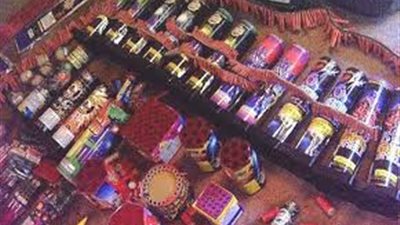 التحفظ على طني ألعاب نارية بميناء الإسكندرية