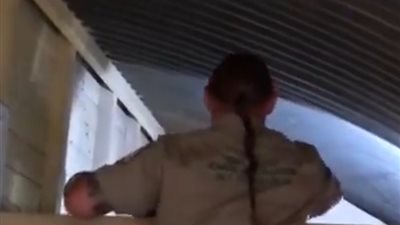 سر اختفاء فردة حذاء عجوز (فيديو)