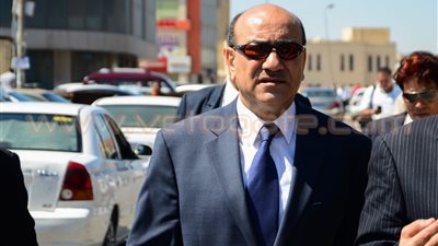 هشام جنينة يصل «الجنح» لحضور جلسة الاستئناف على حكم حبسه