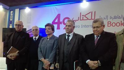 وزير الآثار السابق: إخناتون غير «شاذ جنسيًا» وتقبيل الفم «عادة»