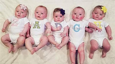 معاناة زوجين رزقا بخمسة توائم (صور)