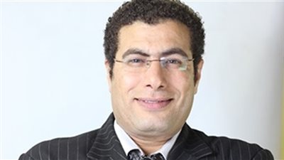 خبير اقتصادي يكشف مزايا طرح شركات قطاع الأعمال بالبورصة