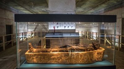 خطة الآثار لنقل 22 مومياء و17 تابوتا ملكيا للمتحف القومي.. موكب مهيب لنقل ملوك مصر.. شباب الجامعات وتلاميذ المدارس يحيون الفراعنة.. غاز خامل للحفاظ على المومياوات.. والبصمة الإلكترونية لحماية الآثار