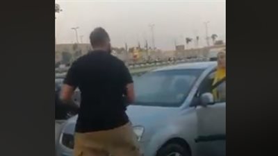 خناقة بـ«الإنجليزي» في شوارع مصر تثير ضجة على مواقع التواصل (فيديو)