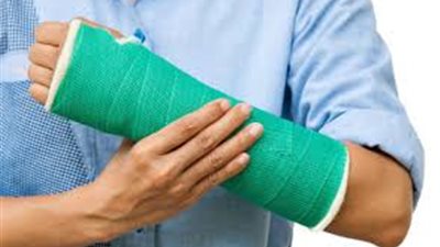 6 طرق تحمى من الإصابة بكسور العظام