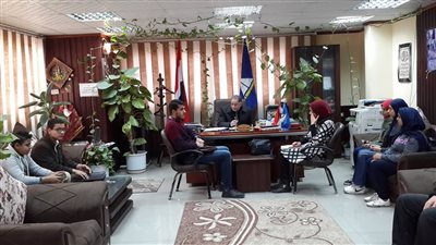 محافظ دمياط يجتمع بأعضاء الاتحادات الطلابية بالمدارس