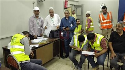 تسليم شهادة أمان للعمالة غير المنتظمة في أسيوط (صور)