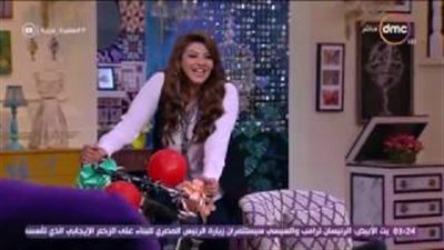 بالفيديو.. هالة صدقى تركب عجلة داخل الاستوديو على الهواء