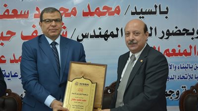 وزير القوى العاملة يطمئن على إجراءات حماية عمال الأسمنت ببني سويف