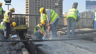 مرور القاهرة: إجراء إصلاحات وتجديد 6 فواصل أعلى كوبري أكتوبر
