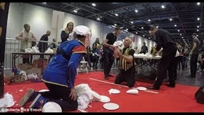 بالفيديو والصور.. رجلان يدخلان موسوعة جينيس بسبب رغوة الحلاقة