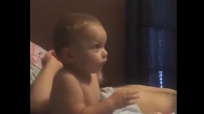 بالفيديو.. رد فعل طفل نائم لحظة سماعه أغنيته المفضلة