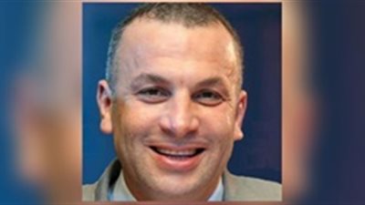 استقالة رئيس هيئة المعارض ووزير الصناعة يقبلها