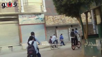 «البوحة والدراجات» وسيلة نقل الطلاب في المنيا (فيديو)