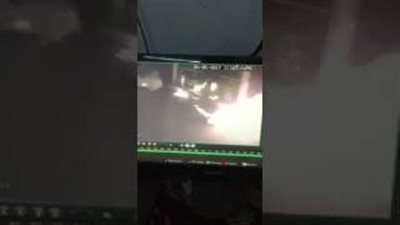 شاهد.. ماذا فعل سعودي مع امرأة لحظة نشوب النيران في محطة وقود