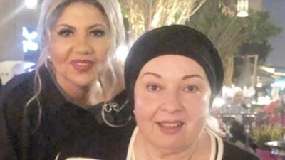 في أول ظهور منذ سنوات.. الفنانة المعتزلة نورا تحتفل بعيد ميلادها (فيديو)