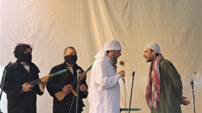 فرقة ولاد البلد المسرحية تواصل عروضها بقرى قنا (صور)