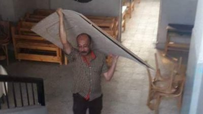 مدير مدرسة باﻹسماعيلية ينهي أعمال الصيانة بنفسه لاستقبال الطلاب (صور)