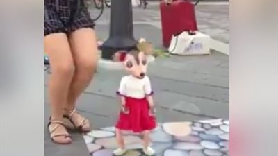 بالفيديو.. دمية تثير ضجة بالرقص على «ديسباسيتو»