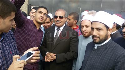 رئيس جامعة الأزهر يستقبل الطلاب على البوابات في ثاني أيام الدراسة (صور)