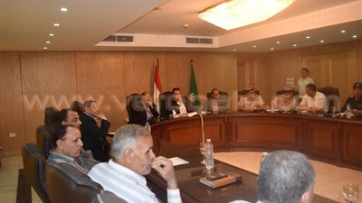 بالصور.. محافظ الفيوم يبحث الاستعدادات لاستقبال أعياد الربيع