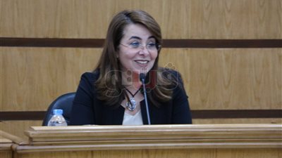 غادة والي تعلن بدء صرف النفقة بالمحمول