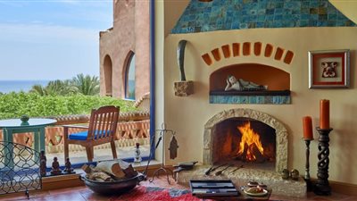 الفيوم.. البلدوزرات تصل قرية تونس السياحية