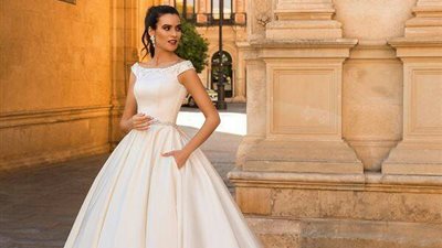 لعروس العيد... الستان موضة فساتين زفاف 2018 (صور)