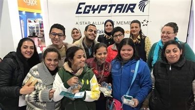 «مصر للطيران» تشارك زوار معرض الكتاب تجربة السفر