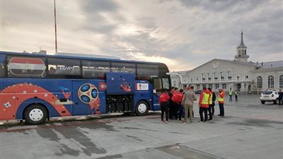 بعثة المنتخب تصل إيكاترينبرج وسط أجواء باردة