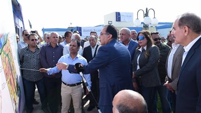 تفاصيل أول زيارة لمدبولي بعد تكليفه رئيسا للوزراء.. قطار الجولات يتحرك من أسيوط.. يتفقد طريق الهضبة ومدينة ناصر.. توفير 70 مليون جنيه لمستشفى الإصابات والطوارئ.. ونقل مصنع المخلفات خارج الكتلة السكنية