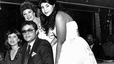 صورة نادرة تجمع زوجتي محمود عبد العزيز