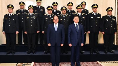 أسبوع رئاسي متنوع.. السيسي يفتتح معرض القاهرة للكتاب.. يشهد الاحتفال بعيد الشرطة.. يبحث مع ماكرون تعزيز الشراكة.. يهنئ رئيس الكونغو الديمقراطية بتوليه المنصب.. ويتابع تنفيذ برنامج الإصلاح الاقتصادي