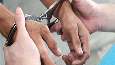 ضبط طالب استخدام هاتف على هيئة كارد فيزا للغش بالامتحانات