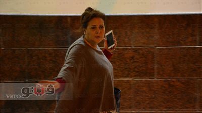 بالصور.. انهيار ميرفت أمين ودلال عبد العزيز من البكاء لوفاة الساحر