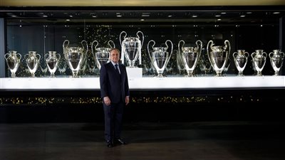 بالصور.. ريـال مدريد يضع الكأس الـ12 لدوري الأبطال بالمتحف
