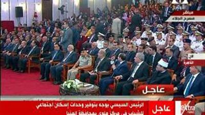 بالفيديو.. السيسي يعترض على حديث أحد الشباب: «لما أقول شكرًا يبقى خلاص»