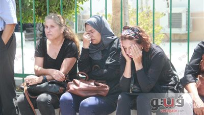 بالصور.. دموع أصدقاء وأحباء رفعت السعيد في جنازته