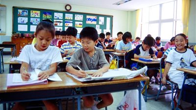 أفضل 6 نظم تعليمية في العالم.. كوريا الجنوبية في الصدارة بسبب التنمية.. المعلم أفضل مهنة باليابان..مدارس سنغافورة تكتشف المواهب.. راحة الطالب النفسية الأهم في فنلندا.. ومناهج بريطانيا ترسي الديمقراطية