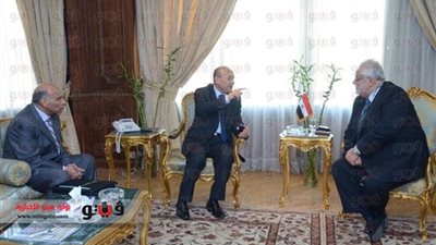 وزير الطيران يبحث مع سفير ليبيا مشاكل الركاب المصريين