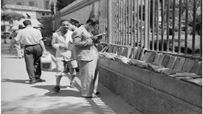 الأولاد يقرأون «طرزان» والبنات «الموضة» بسور الأزبكية