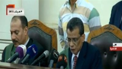 بدء محاكمة محمد بديع و682 متهما في «أحداث العدوة» (فيديو)