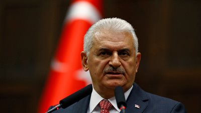 رئيس الوزراء التركي يتطاول على مصر ويجدد دعمه للإخوان