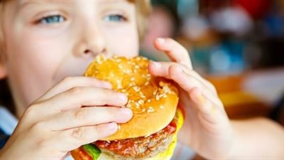 دراسة: التوقف عن تناول الأطعمة السريعة له نفس أعراض انسحاب المخدرات